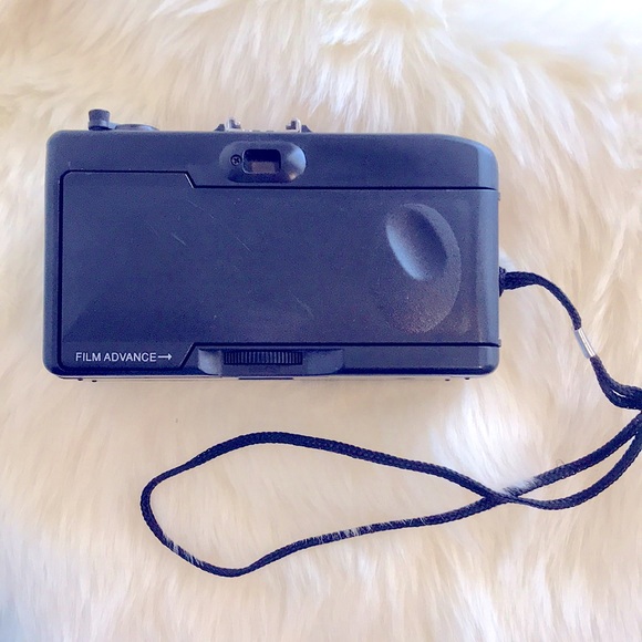 Vivitar EZ 35 View Finder Camera; Film & Focal Length 35mm: Exposure 24mm x 36mm - Picture 14 of 16